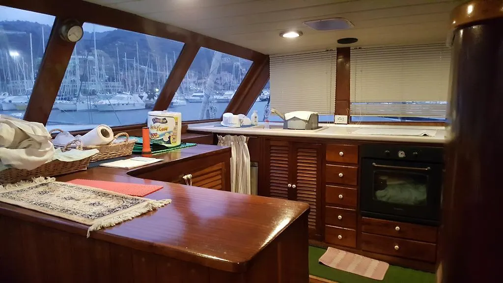 Botel Lady Rose Hotel Genoa