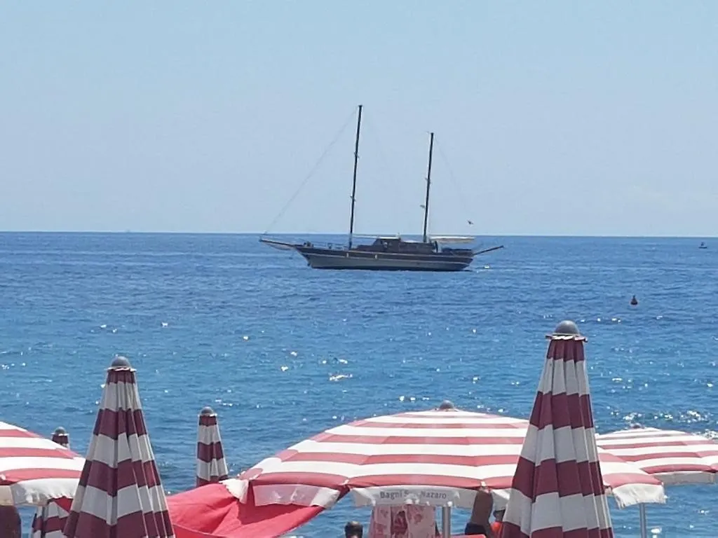 Botel Lady Rose Hotel Genoa