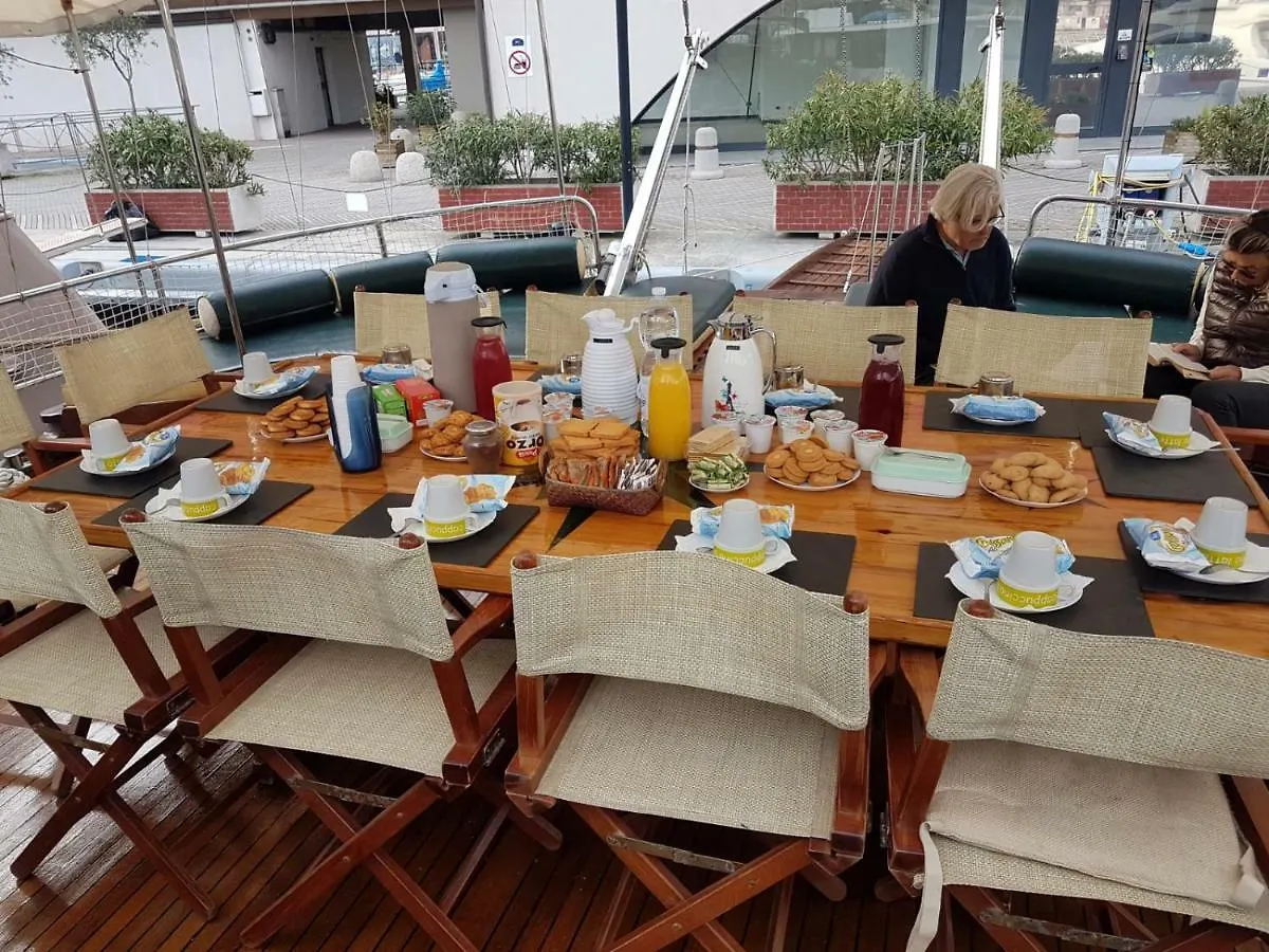 Lady Rose Hotel Genoa Botel